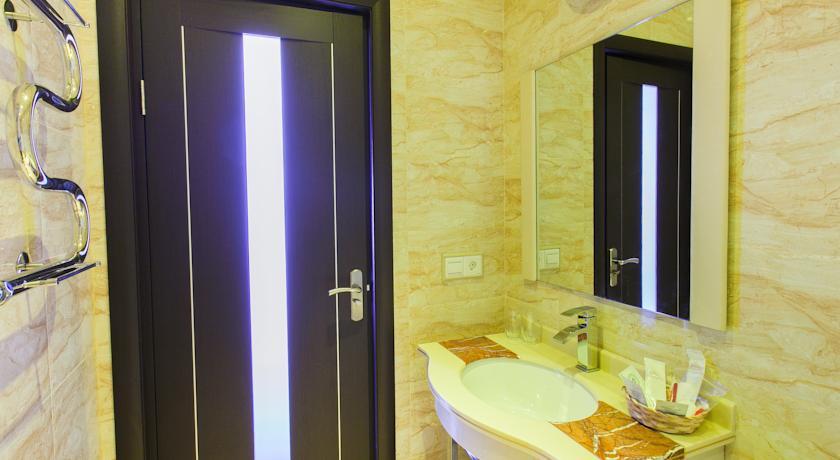 Фото Golden House