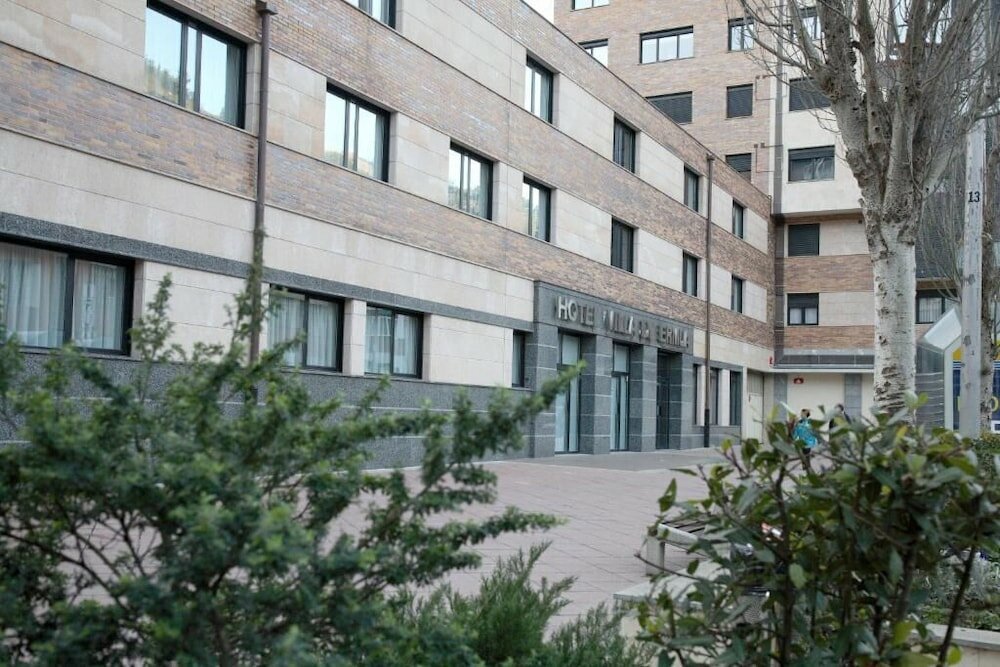 Фото Villa de Ermua Hotel