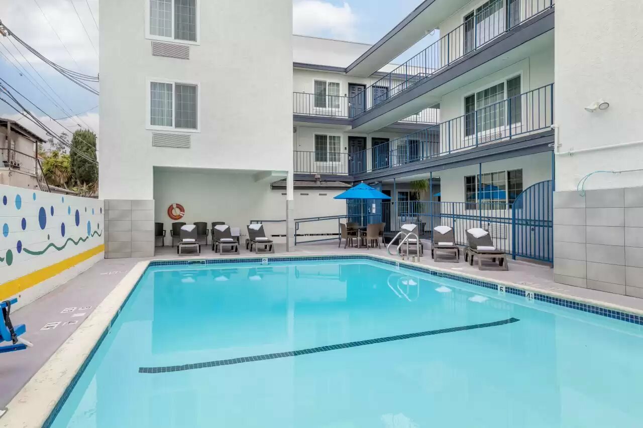 Фото отеля 2