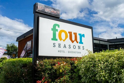 Гостиница Four Seasons Motel в Куинстауне
