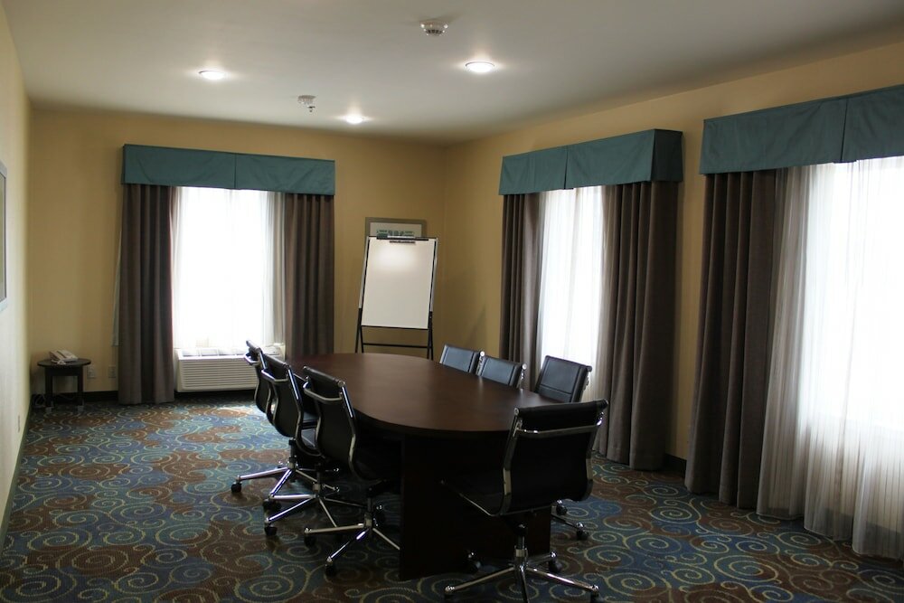 Фото Holiday Inn Express Yorkton East