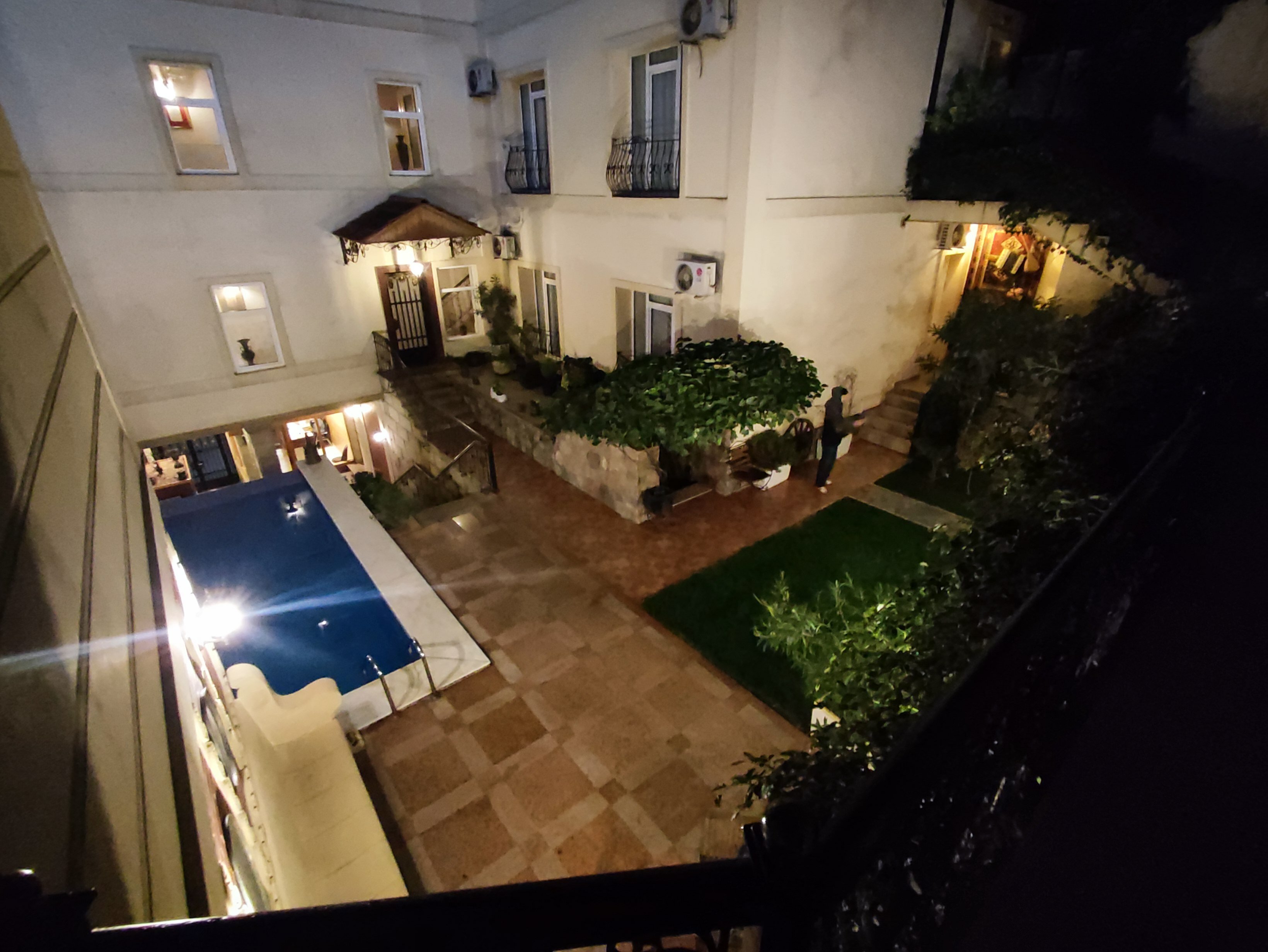 Фото East Legend