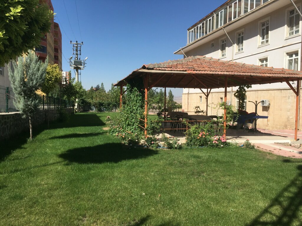 Resort Teachers' House and Evening Art School, Gercus, photo