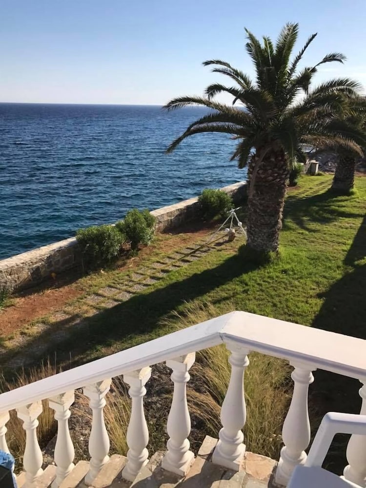 Фото Cypriana Apartments