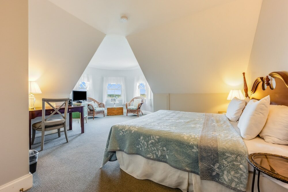 Фото Castle Manor Inn