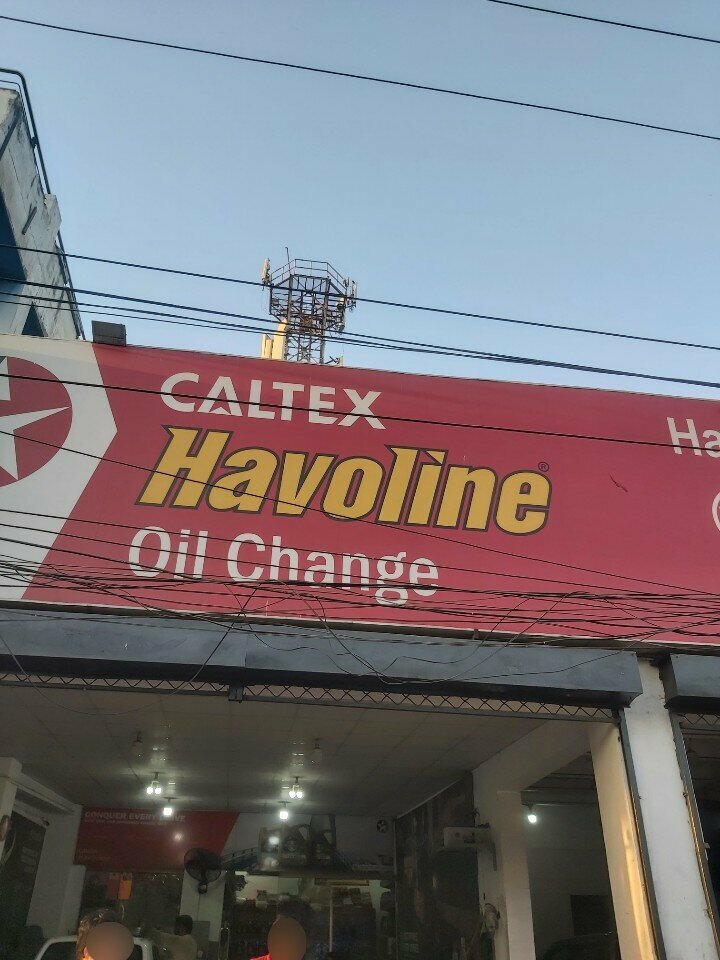 Express oil change Havoline oil change, Lahore, photo