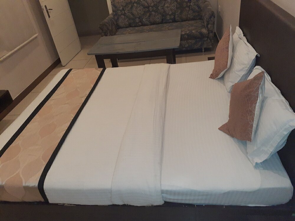 Фото Oyo 364 Hotel Dev Villas