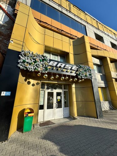 Үлкен гифі бар фитнес нұсқаушысы