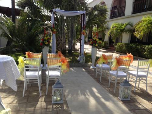 Фото Talk of the Town Hotel and Beach Club