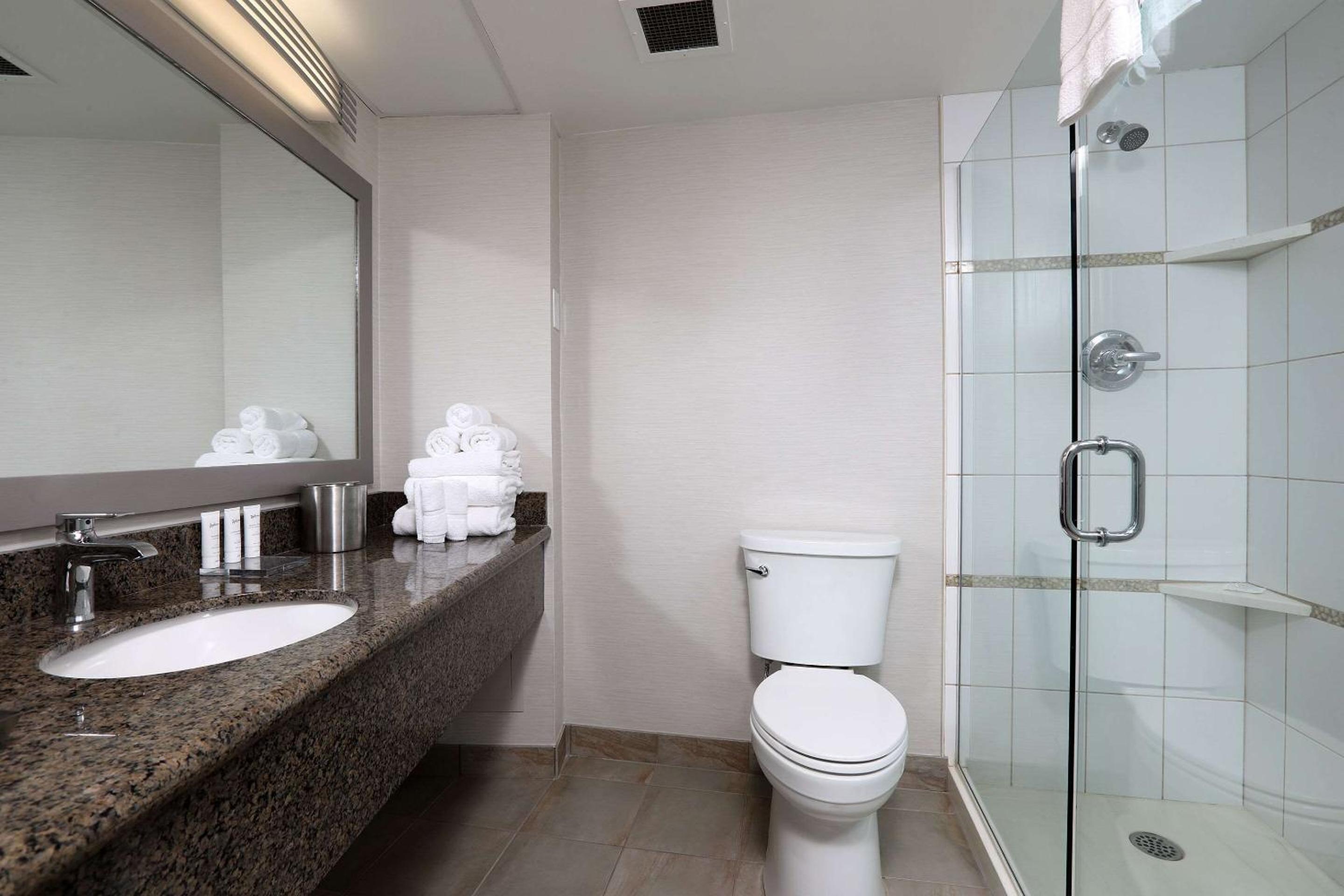 Фото Radisson Hotel Winnipeg Downtown