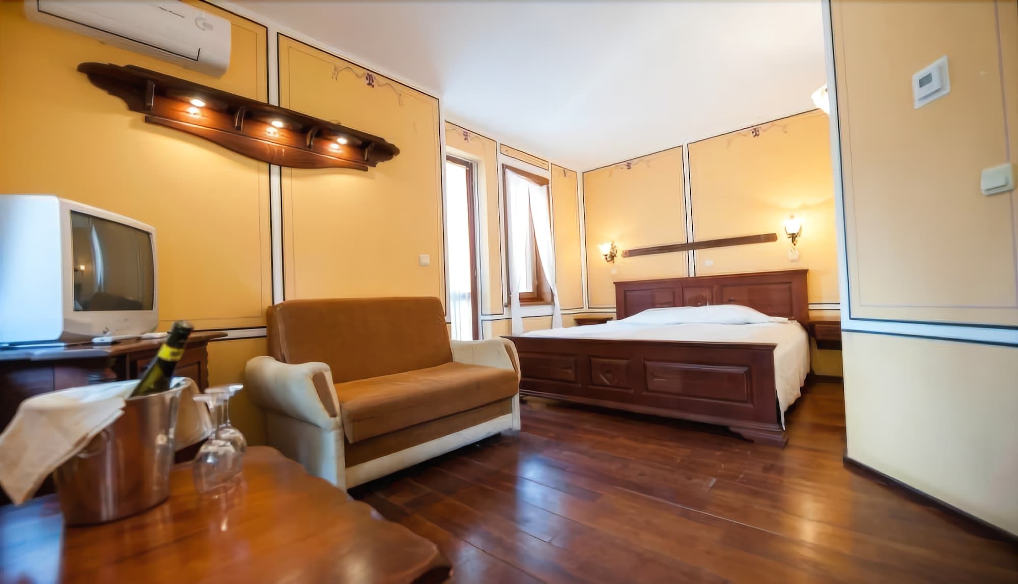 Фото Hotel Izvora