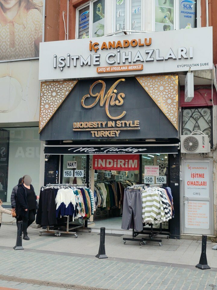 Clothing store Modesty In Style, Istanbul, photo