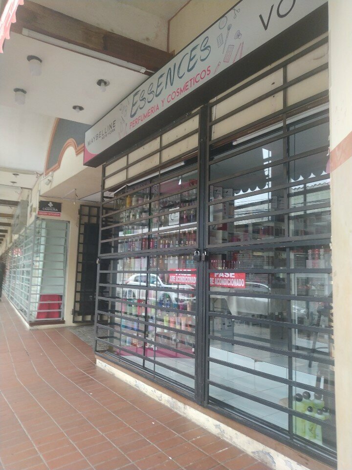 Perfume and cosmetics shop Perfumeria Essences, Santa Cruz de la Sierra, photo