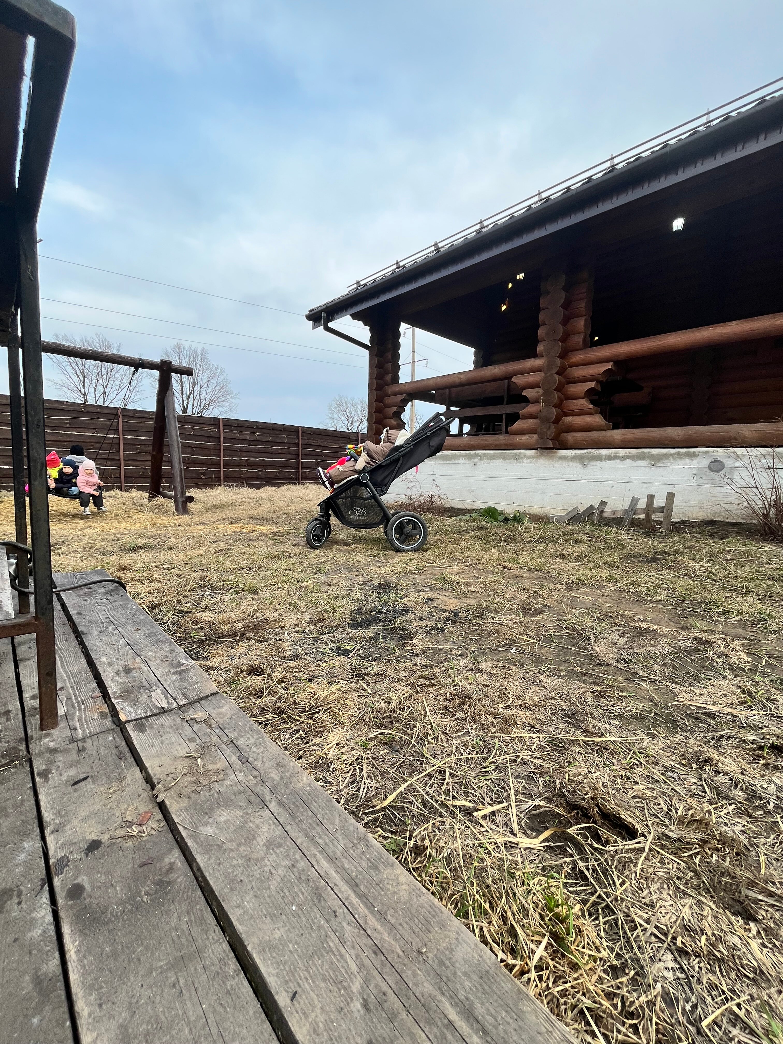 Фото Экодом у пруда