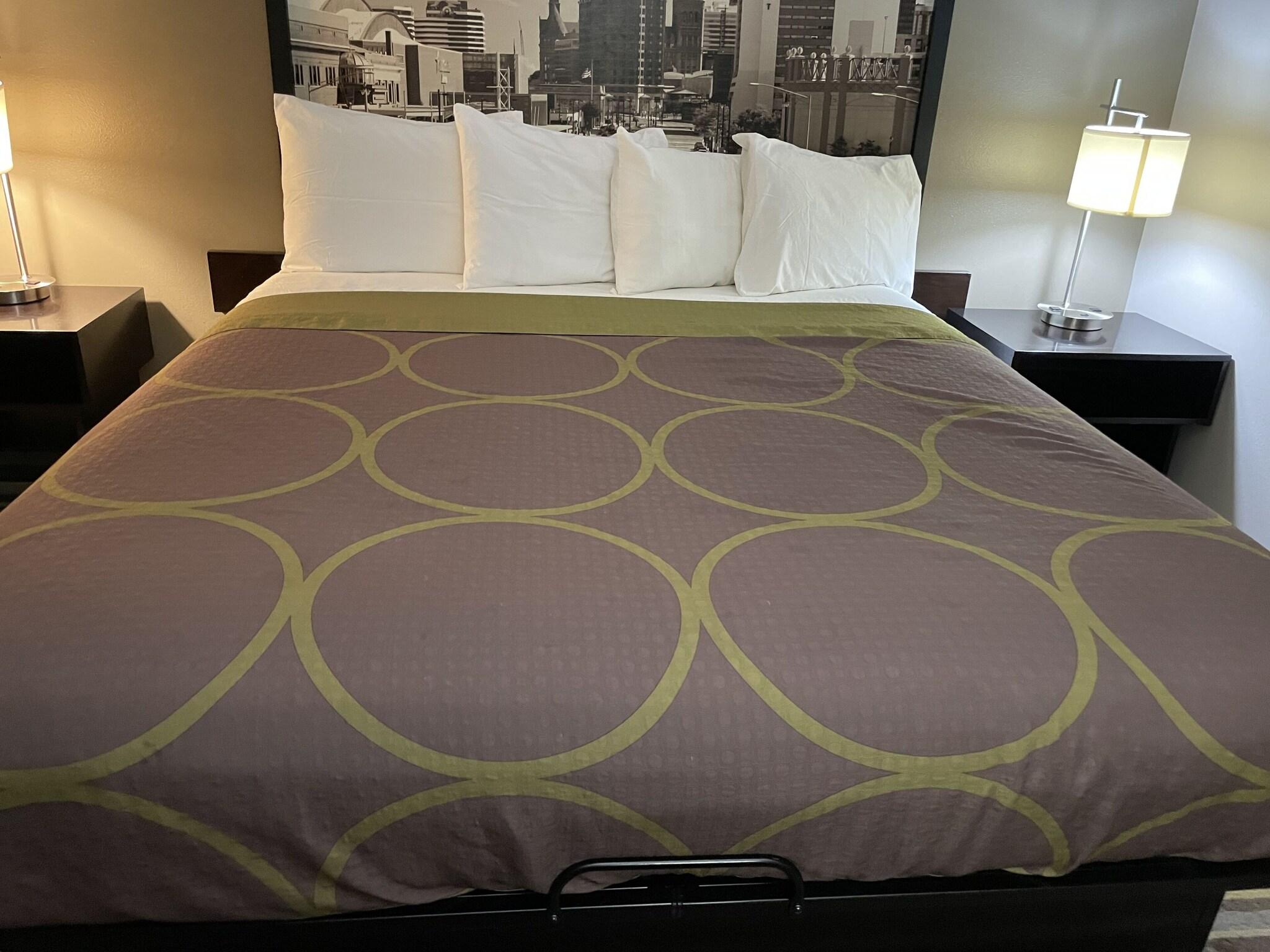 Фото Super 8 by Wyndham Delavan Near Lake Geneva