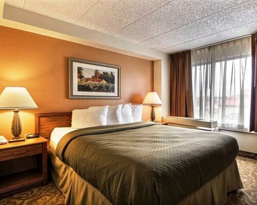 Гостиница Quality Suites Milwaukee Airport в Милуоки