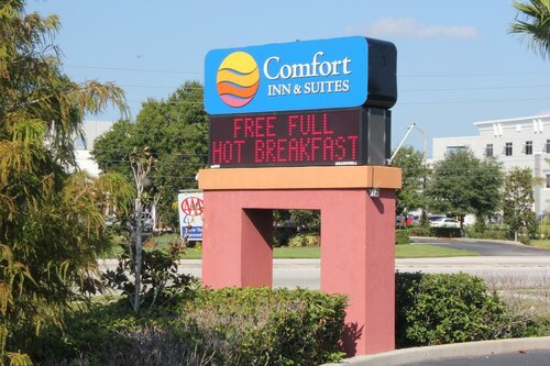 Гостиница Comfort Inn & Suites Northeast - Gateway в Сент-Питерсберге