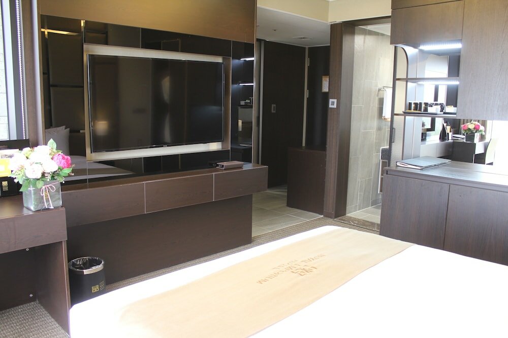 Фото Royal Emporium Hotel