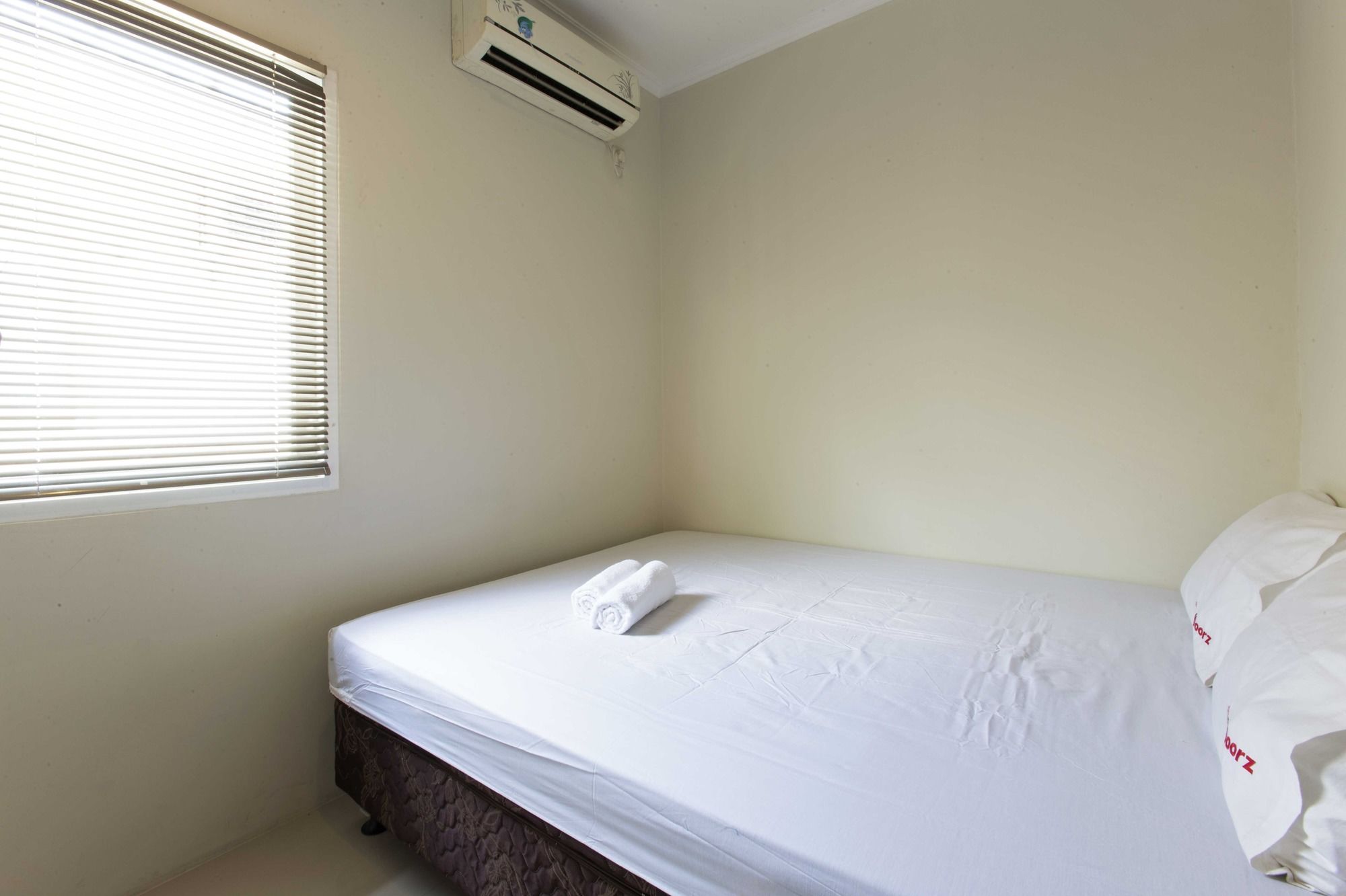 Фото RedDoorz @ Tondano Benhil