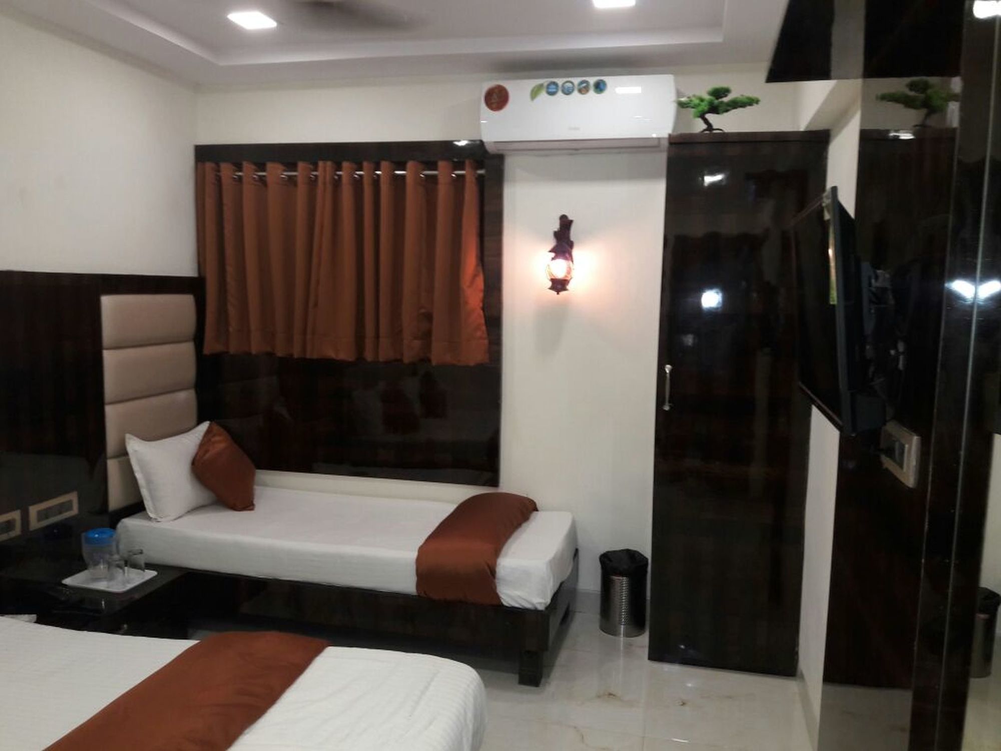 Фото Hotel Karishma