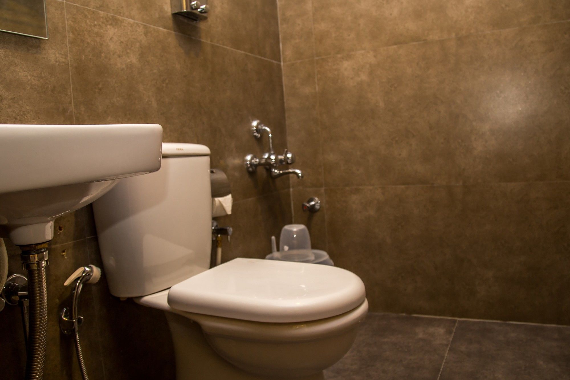 Фото Fabhotel Astra Suites Hsr Layout