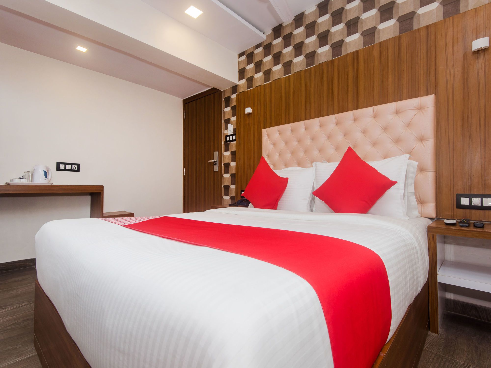 Фото Hotel Qubestay Airport