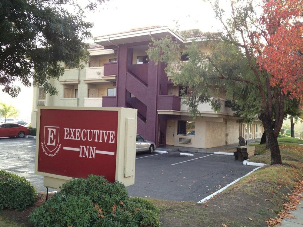 Фото Executive Inn Hotel