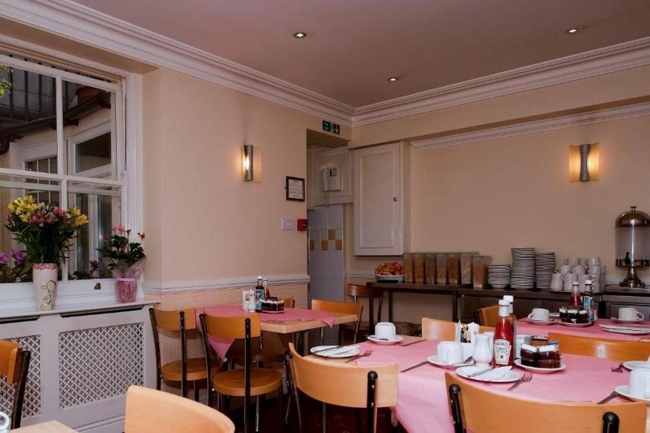 Фото Balmoral House Hotel