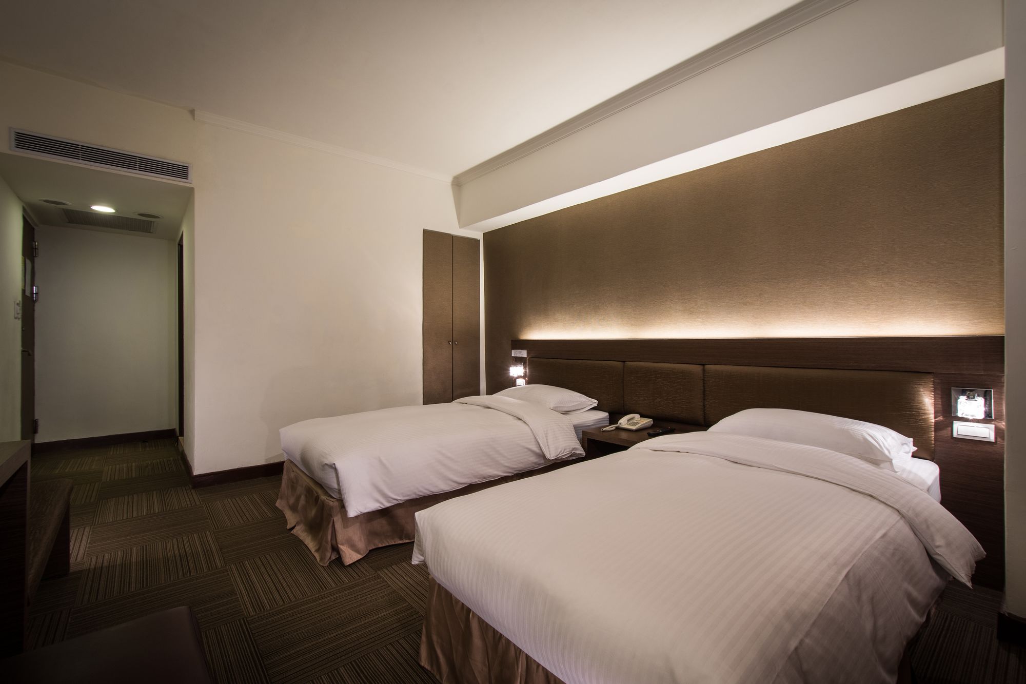 Фото New World Hotel