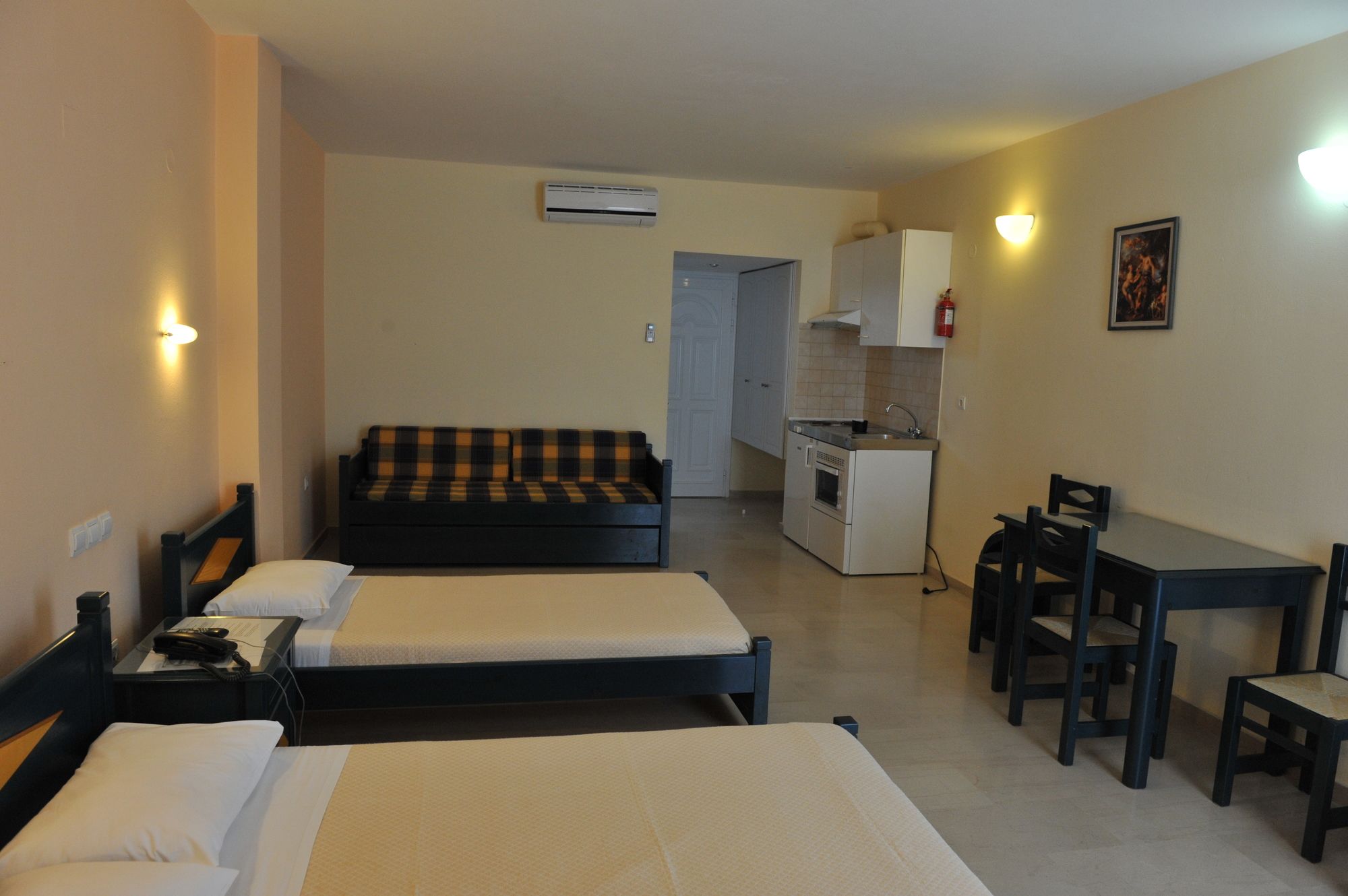 Фото Adonis Hotel