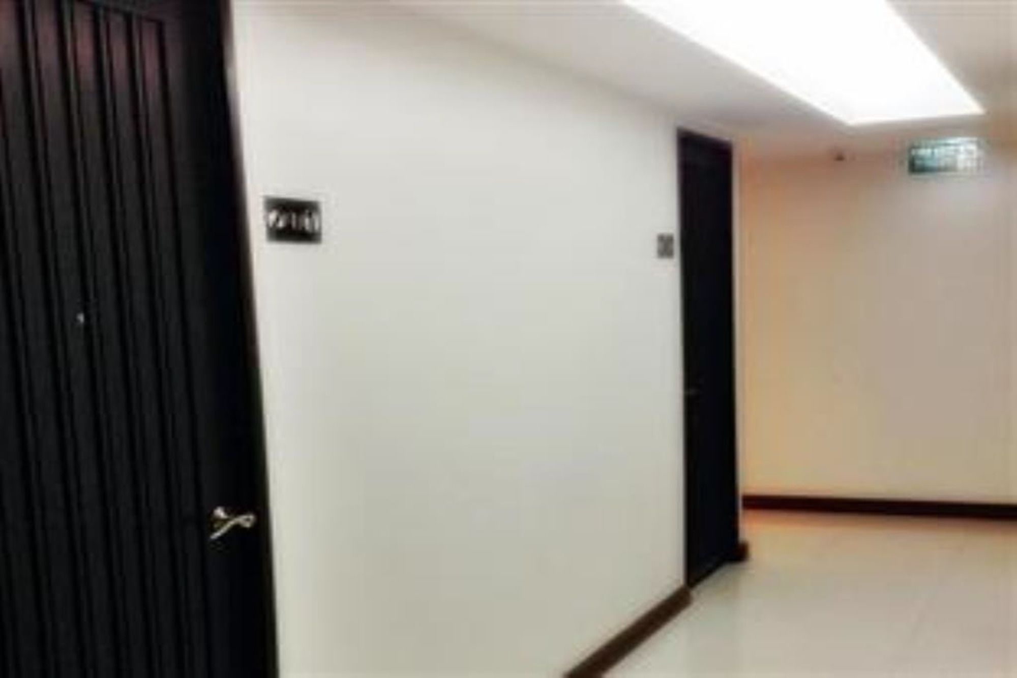 Фото White House Asoke Sukhumvit 18