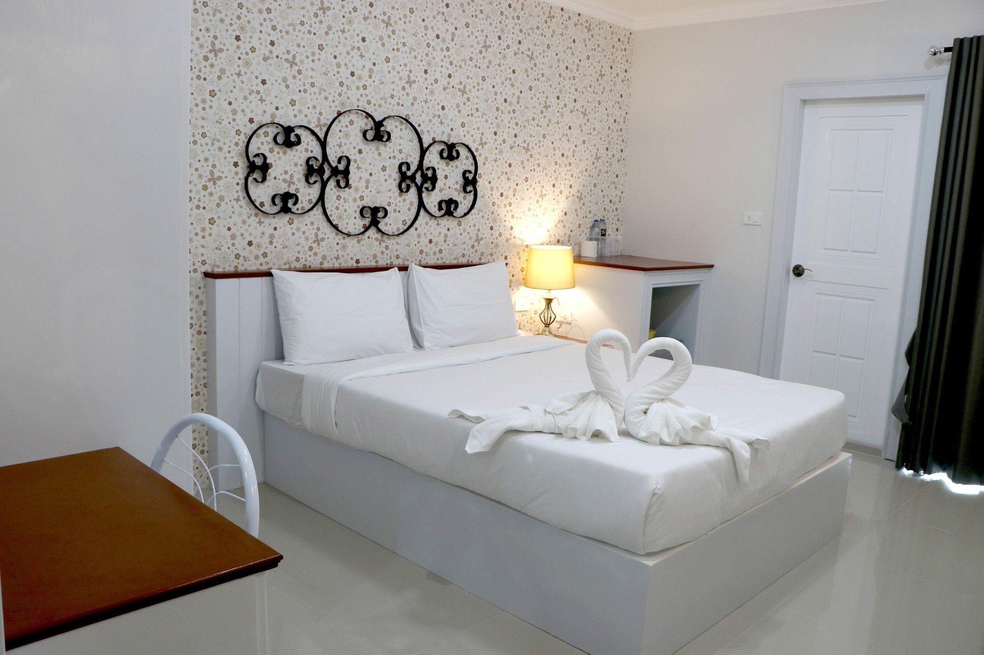 Фото Ploy's Pearl Hotel