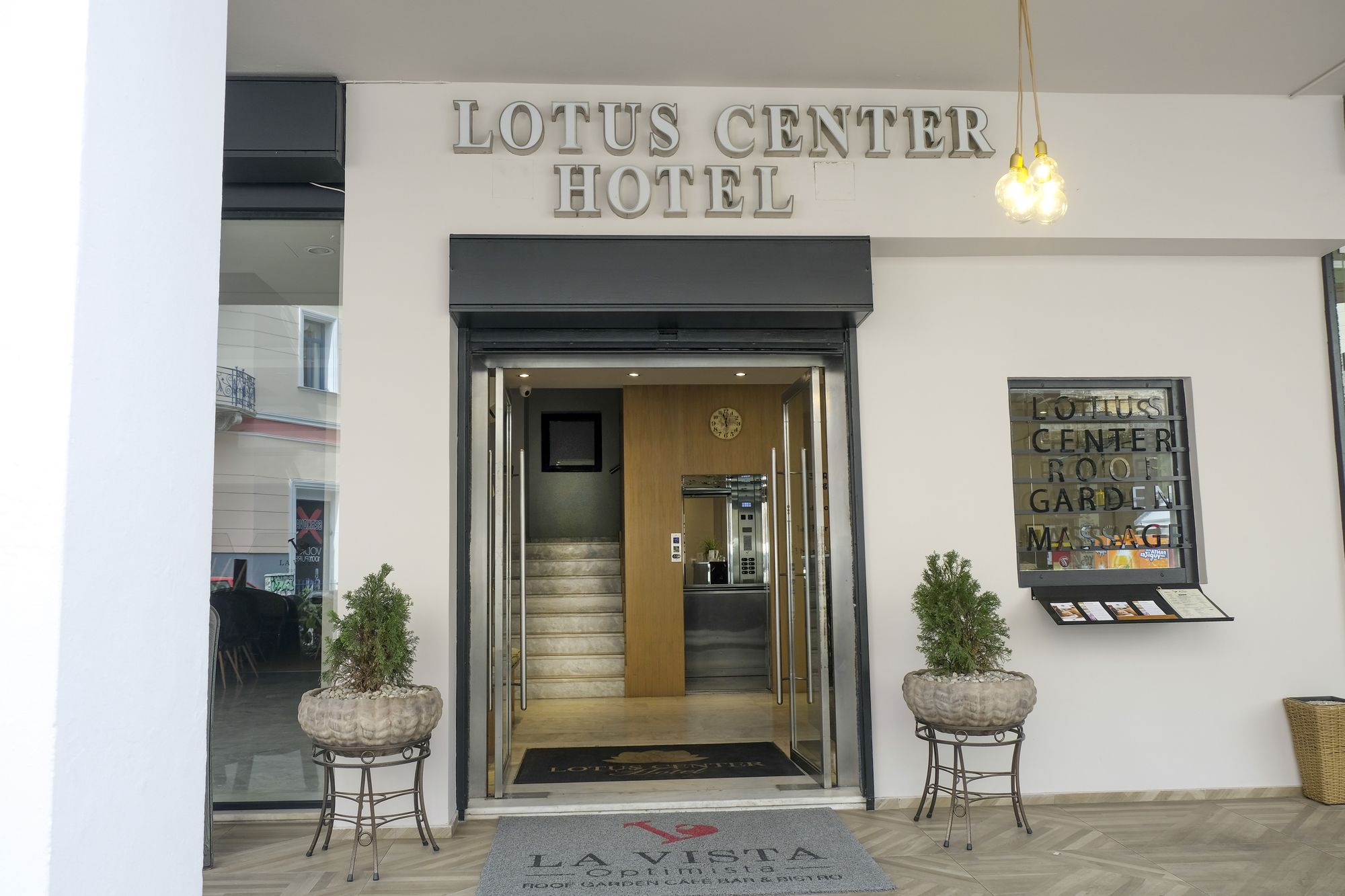 Фото отеля 2