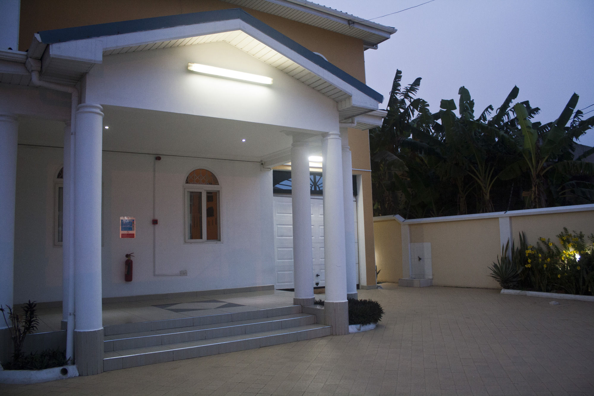 Фото At Home Boutique Hostel and Suite