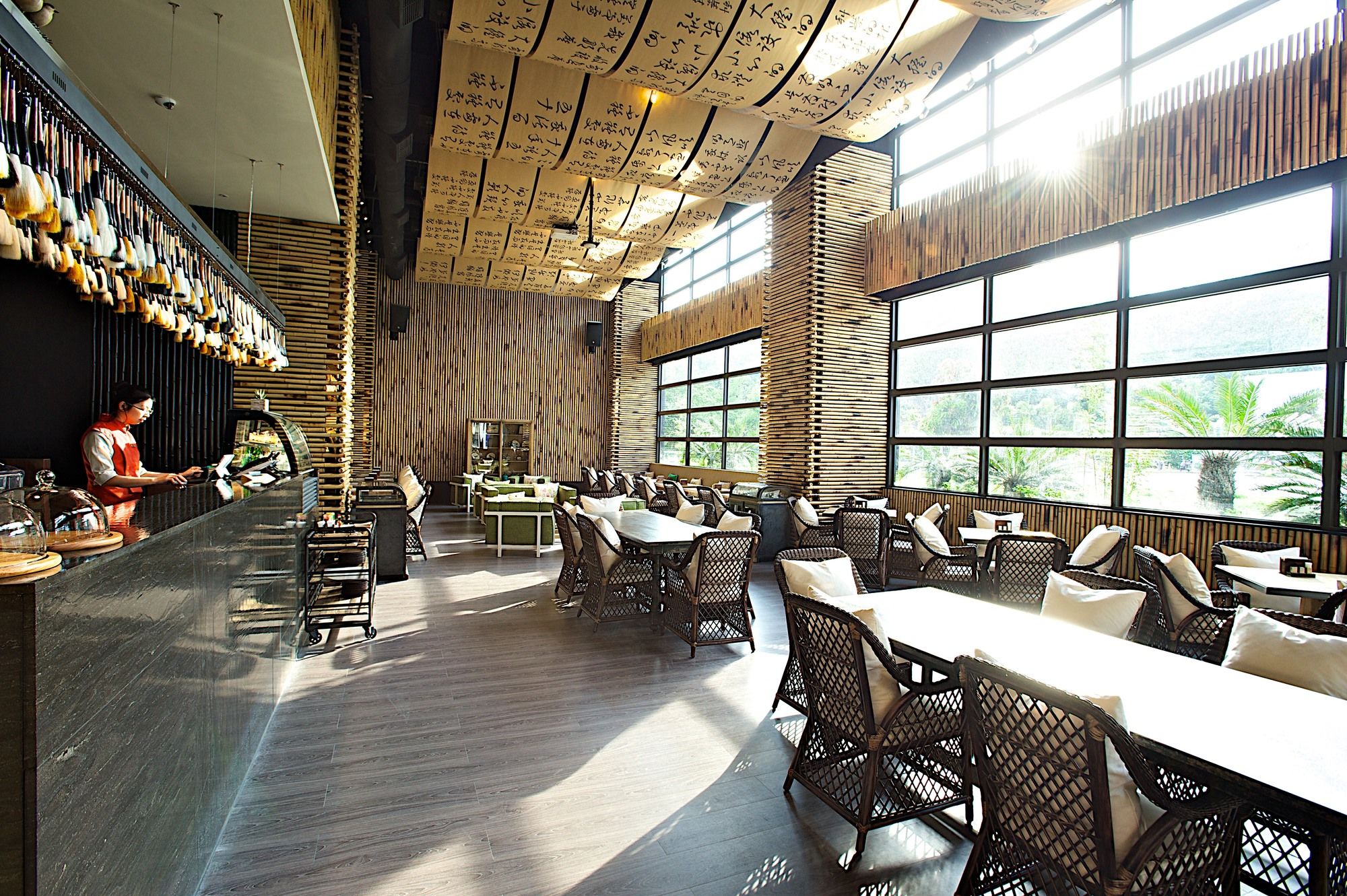 Фото The Gaya Hotel