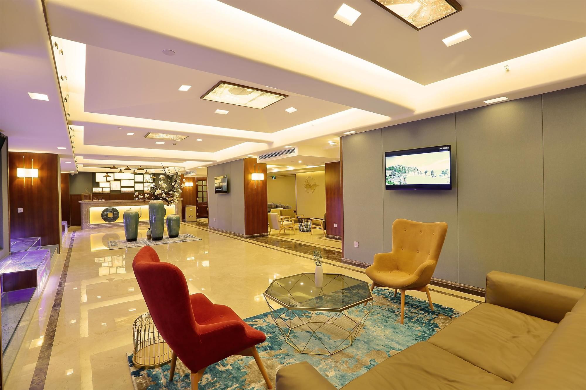 Фото Lujia International Hotel