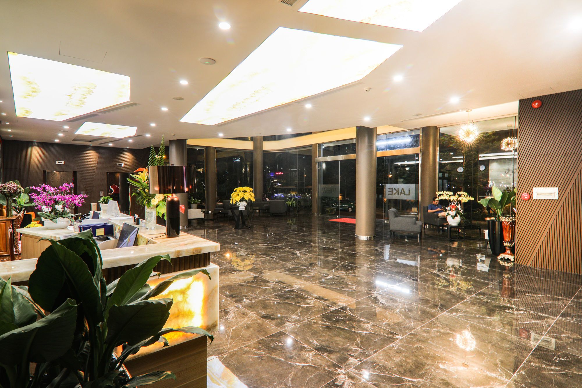 Фото Lake View Hotel