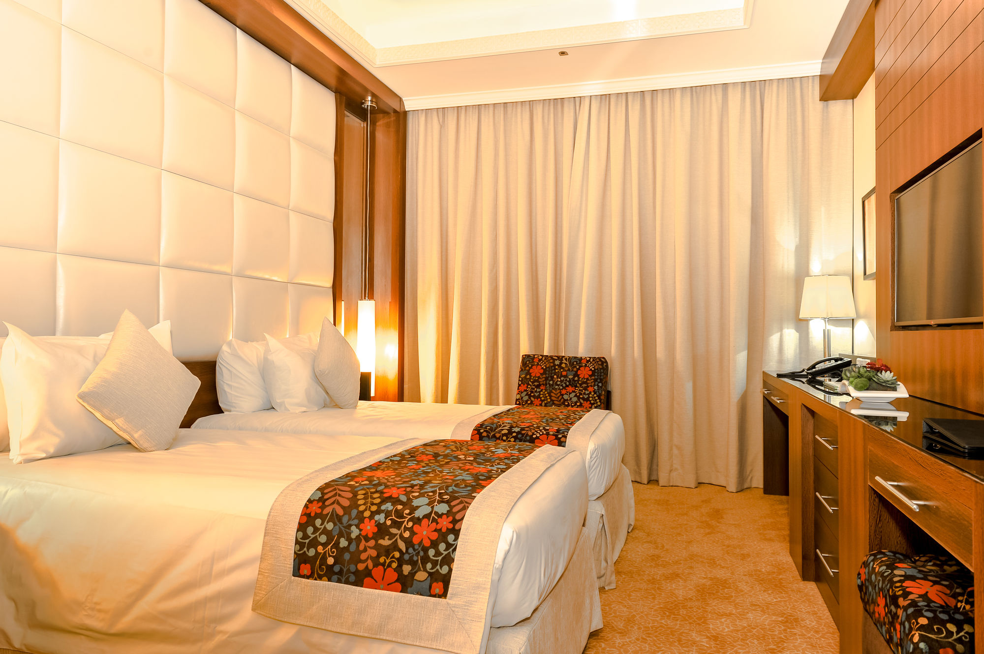 Фото Gloria Inn Hotel