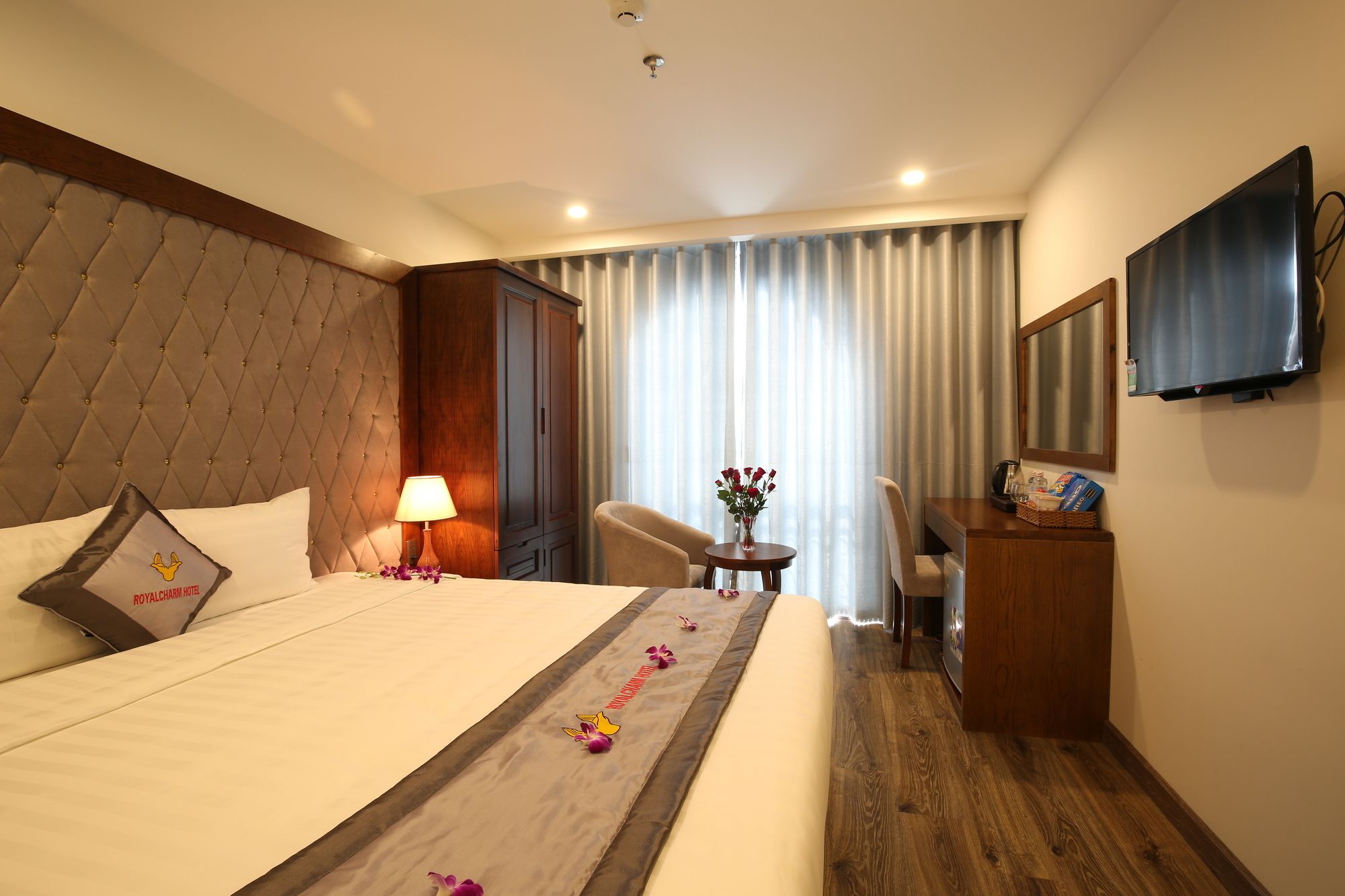 Фото Royal Charm Hotel