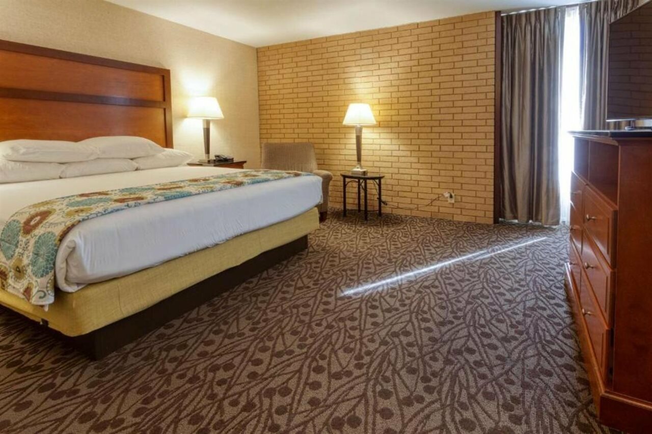 Фото Drury Inn & Suites Atlanta Airport