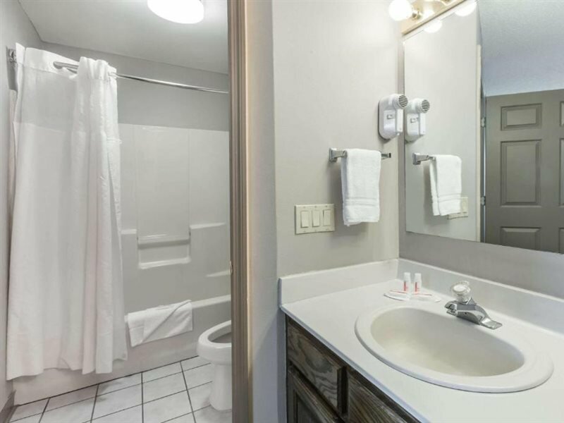 Фото Super 8 by Wyndham Clinton