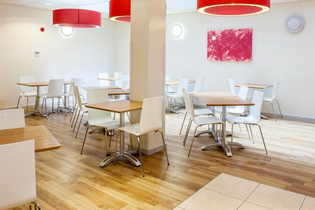 Фото Travelodge London Ealing