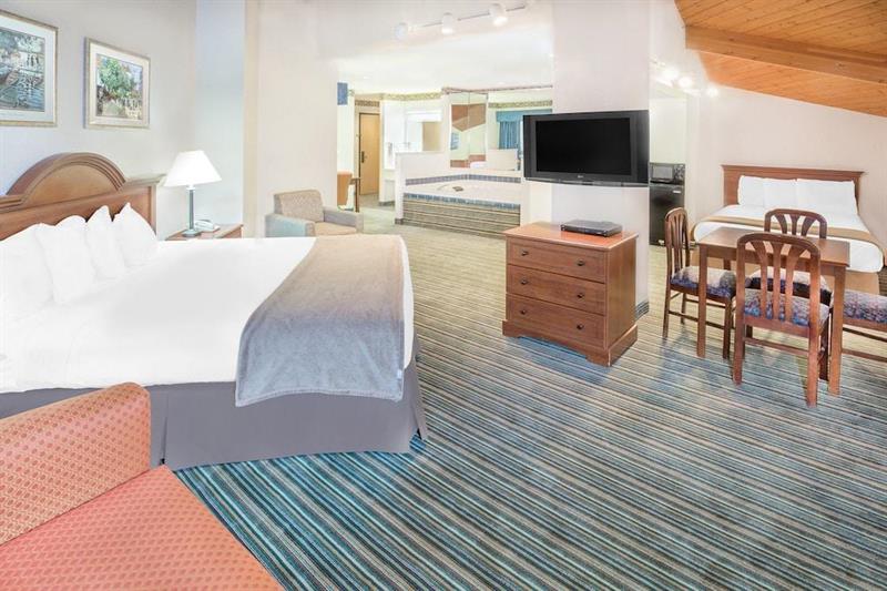 Фото SureStay Plus Hotel by Best Western Redding