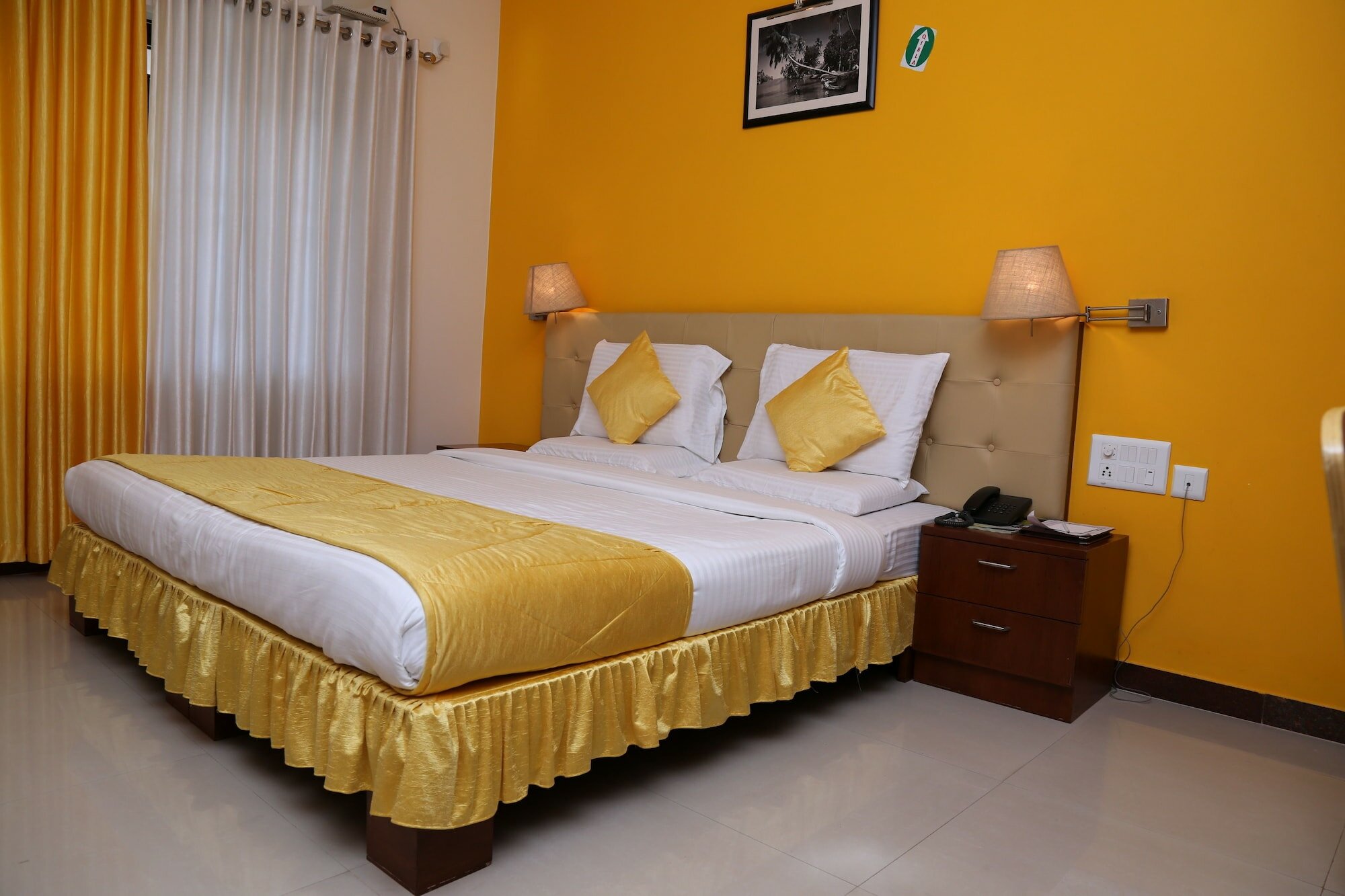 Фото Metro Plaza Hotel