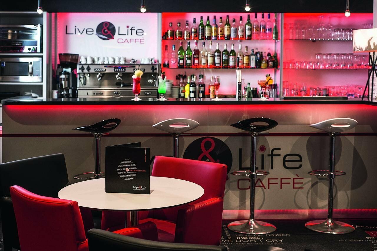 Фото Kyriad Paris Nord Porte de Saint Ouen