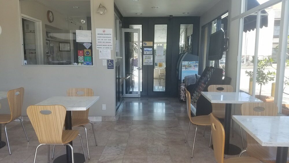 Фото Super 8 by Wyndham Los Angeles-Culver City Area