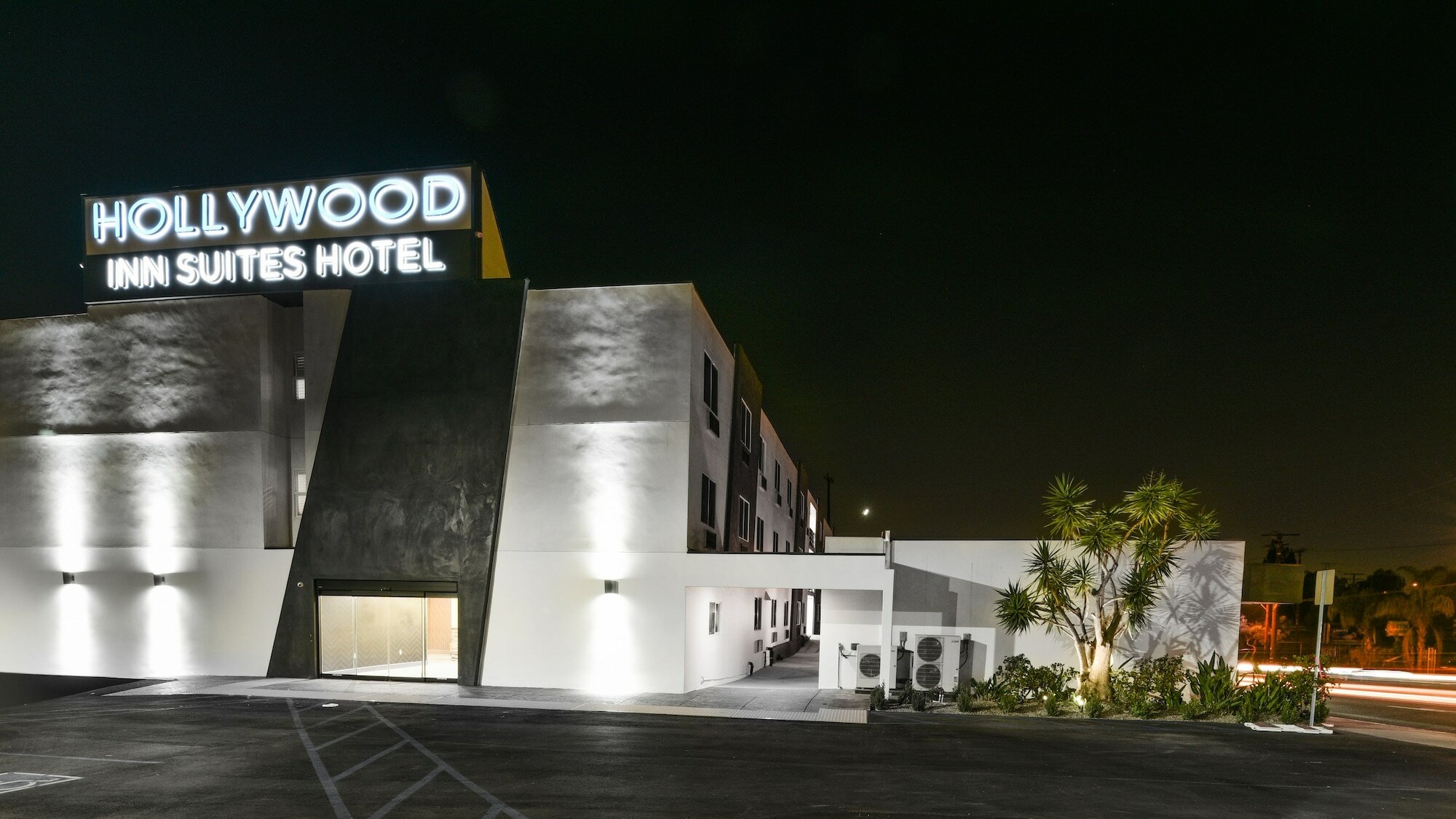 Фото Hollywood Inn Suites Hotel