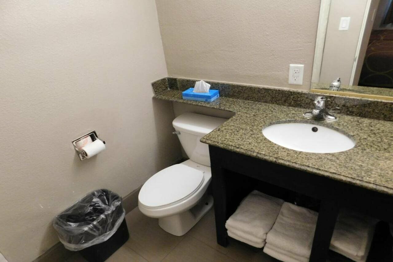 Фото Skyways Hotel