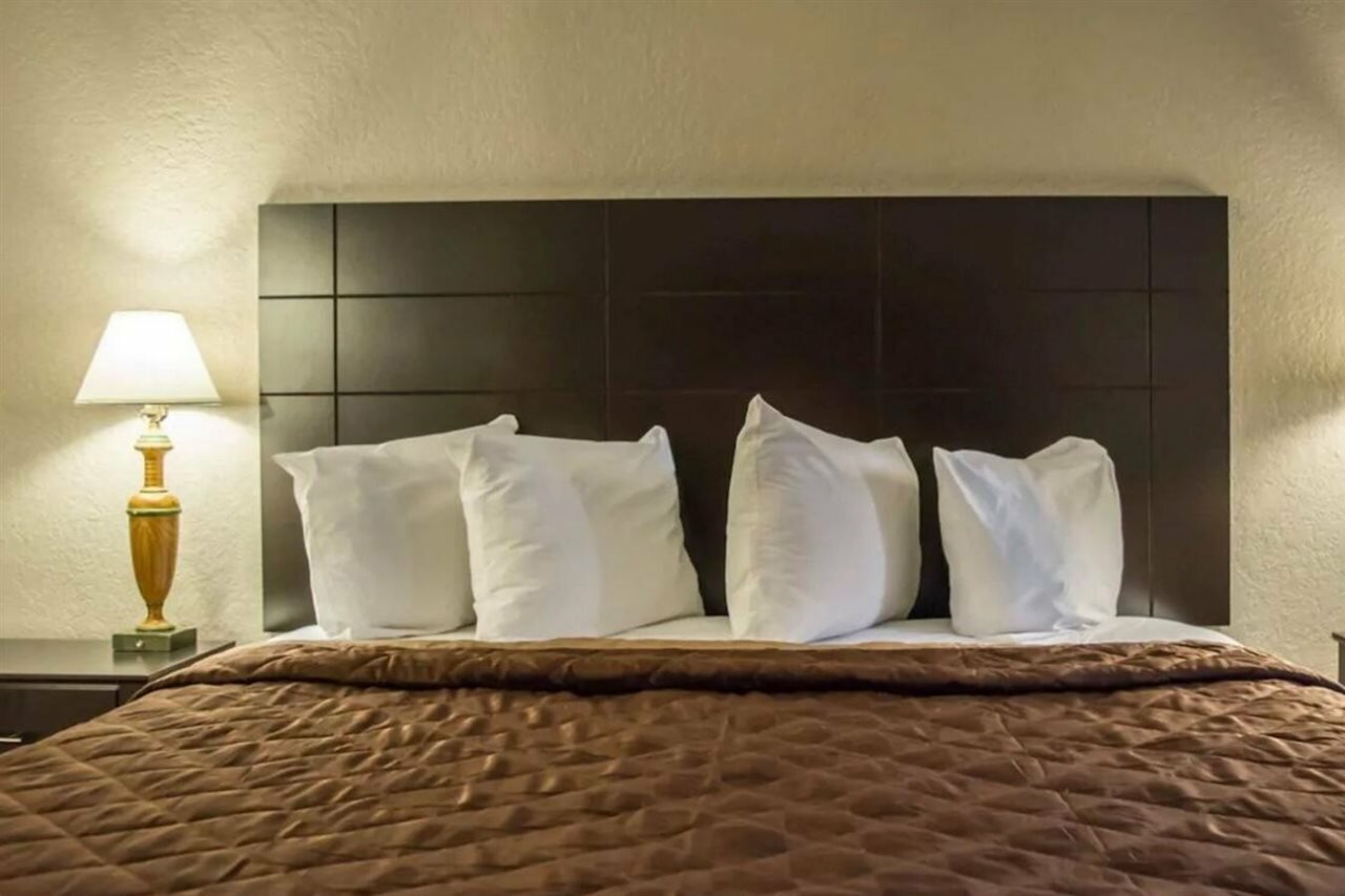 Фото Rodeway Inn Near Ybor City - Casino