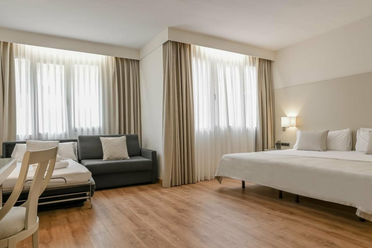 Фото Aparthotel Mariano Cubi Barcelona